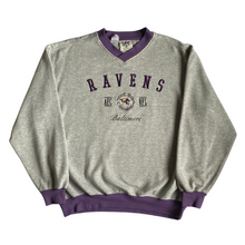 Cargar imagen en el visor de la galería, Vintage Ravens Crewneck
