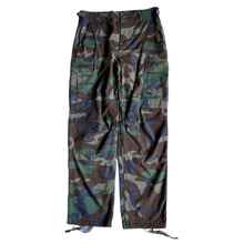 Cargar imagen en el visor de la galería, Vintage Camo Cargo Pants
