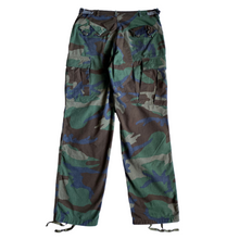 Cargar imagen en el visor de la galería, Vintage Camo Cargo Pants
