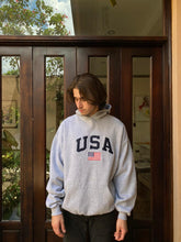 Cargar imagen en el visor de la galería, USA Vintage Russell Athletic Hoodie
