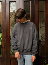 Cargar imagen en el visor de la galería, Champion Grey Crewneck
