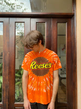 Cargar imagen en el visor de la galería, Reeses Tie Dye Tee
