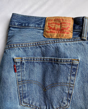 Cargar imagen en el visor de la galería, Levis 501- Light Wash
