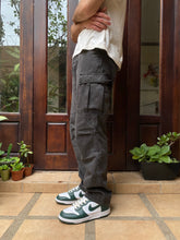 Cargar imagen en el visor de la galería, Vintage Army Cargo Pants
