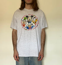 Cargar imagen en el visor de la galería, Vintage Disney tee: Mickey, Donald,Goofy &amp; Pluto
