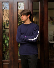 Cargar imagen en el visor de la galería, Champion Navy Longsleeve
