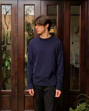 Cargar imagen en el visor de la galería, Champion Navy Longsleeve
