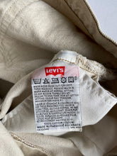 Cargar imagen en el visor de la galería, Vintage Levis 501-Beige
