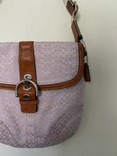 Cargar imagen en el visor de la galería, Coach Lilac Side Purse
