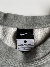 Cargar imagen en el visor de la galería, 2000s Nike Newton North Crewneck
