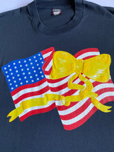 Cargar imagen en el visor de la galería, Vintage American Flag Tee
