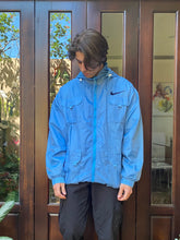 Cargar imagen en el visor de la galería, Vintage Nike Windbreaker- Baby Blue
