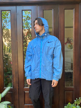 Cargar imagen en el visor de la galería, Vintage Nike Windbreaker- Baby Blue
