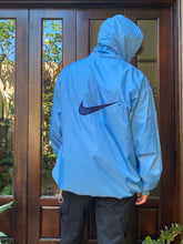 Cargar imagen en el visor de la galería, Vintage Nike Windbreaker- Baby Blue
