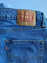 Cargar imagen en el visor de la galería, Levis 550- Raw Hem
