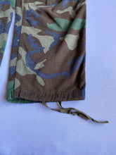 Cargar imagen en el visor de la galería, Vintage Camo Cargo Pants
