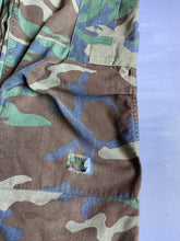 Cargar imagen en el visor de la galería, Vintage Camo Cargo Pants
