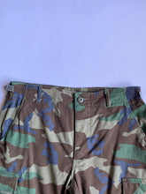 Cargar imagen en el visor de la galería, Vintage Camo Cargo Pants
