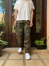 Cargar imagen en el visor de la galería, Vintage Camo Cargo Pants
