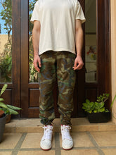 Cargar imagen en el visor de la galería, Vintage Camo Cargo Pants
