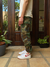 Cargar imagen en el visor de la galería, Vintage Camo Cargo Pants
