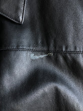 Cargar imagen en el visor de la galería, Vintage USA Leather Jacket
