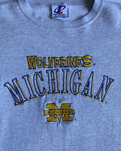 Cargar imagen en el visor de la galería, Michigan Wolverines Vintage Crewneck
