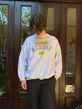 Cargar imagen en el visor de la galería, Michigan Wolverines Vintage Crewneck
