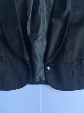 Cargar imagen en el visor de la galería, Cropped Blazer - Black
