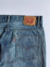 Cargar imagen en el visor de la galería, Levis 505-Light wash
