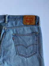 Cargar imagen en el visor de la galería, Levis 505- Light Wash
