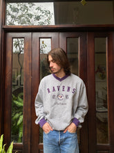 Cargar imagen en el visor de la galería, Vintage Ravens Crewneck
