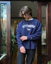 Cargar imagen en el visor de la galería, Pittsburgh Champion Crewneck
