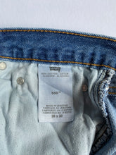 Cargar imagen en el visor de la galería, Levis 550 Light Wash
