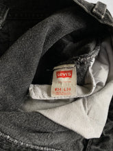 Cargar imagen en el visor de la galería, Vintage Levis 550- Washed Black
