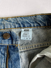 Cargar imagen en el visor de la galería, Vintage Levis 550- Mom Jeans
