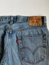 Cargar imagen en el visor de la galería, Levis 505- Y2K
