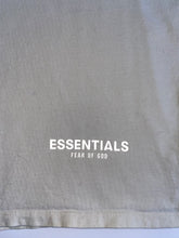 Cargar imagen en el visor de la galería, FOG Essentials tee- Light Bone
