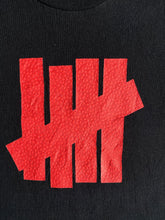 Cargar imagen en el visor de la galería, Undefeated Logo Tee
