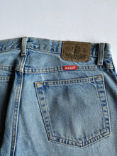 Cargar imagen en el visor de la galería, Wrangler Jeans- Released Hem
