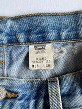 Cargar imagen en el visor de la galería, Vintage Levis Relaxed Straight Leg
