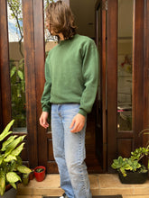 Cargar imagen en el visor de la galería, 90s Russell Athletic Crewneck-Forest Green
