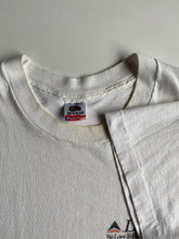 Cargar imagen en el visor de la galería, Vintage Delta Airlines tee
