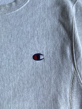 Cargar imagen en el visor de la galería, Champion Reverse Weave Crewneck
