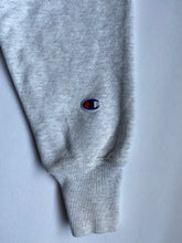 Cargar imagen en el visor de la galería, Champion Reverse Weave Crewneck
