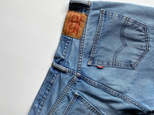 Cargar imagen en el visor de la galería, Levis 505 Light Wash
