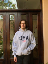 Cargar imagen en el visor de la galería, USA Vintage Russell Athletic Hoodie
